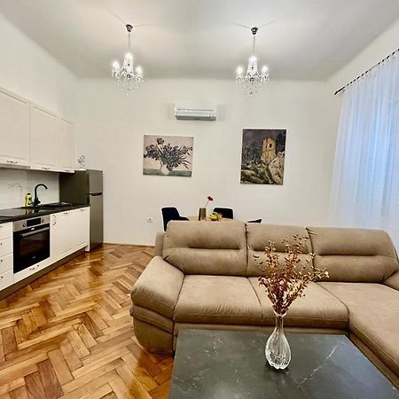 Apartament Lux Apartmans Pula Zewnętrze zdjęcie
