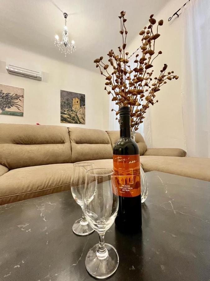 Apartament Lux Apartmans Pula Zewnętrze zdjęcie