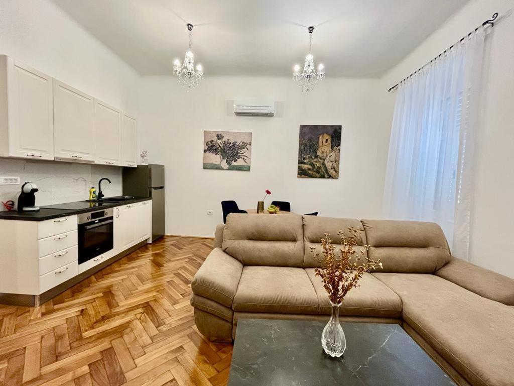 Apartament Lux Apartmans Pula Zewnętrze zdjęcie